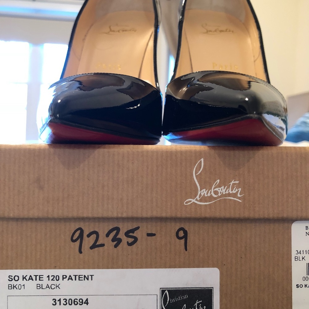Christan Loubition so Kate size 39 black patent